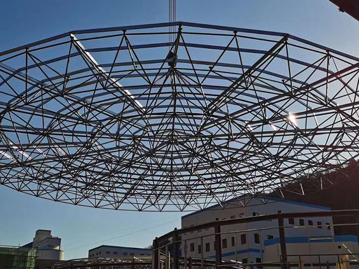 万源螺栓球网架工程施工现场
